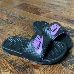 NIKE SLIDES SIZE 7